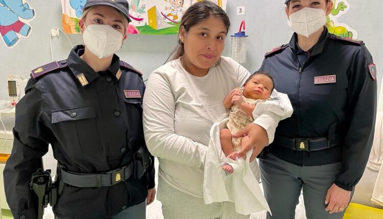 Roma: Michelangelo, il neonato battezzato ieri da Papa Francesco al Policlinico Gemelli.