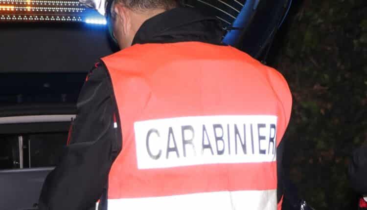 Caserta: ritrova la chitarra rubata dopo 11 anni, denunciato l'inserzionista che l'aveva messa in vendita online. 
