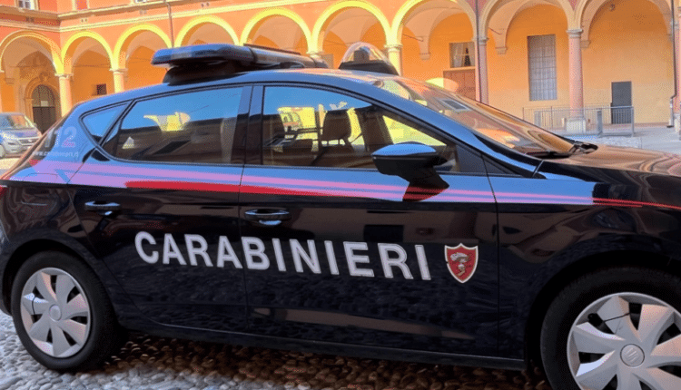 Bologna, due gli interventi dei Carabinieri per fermare un giovane 26enne italiano che più volte ha tentato di aggredire l’ex fidanzata.