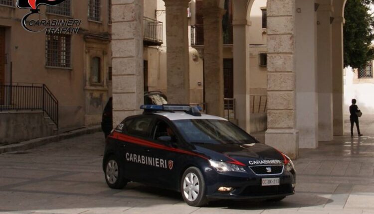 Alcamo, donna provvista di spray al peperoncino aggredisce un procacciatore di clienti di una nota società di fornitura elettrica.