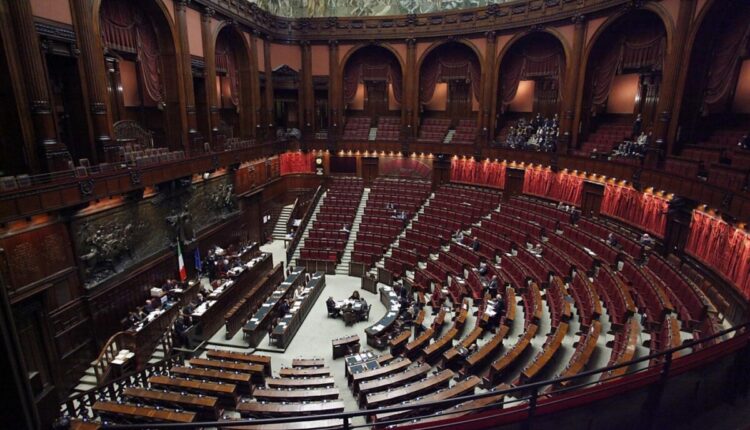 Def: bocciato lo scostamento di bilancio con 195 sì, 105 astensioni e 19 no