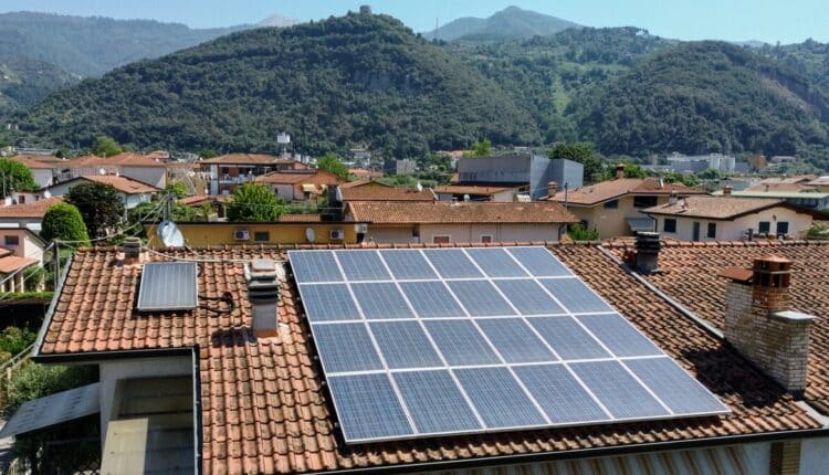 Milano: il comune promuove le prime cinque comunità energetiche solidali. 