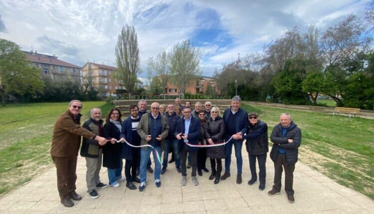 Pesaro: Inaugurato l’anfiteatro verde del Parco Trulla, Belloni, Pozzi e Baiocchi: «Un nuovo spazio di aggregazione per il Quartiere e la città»
