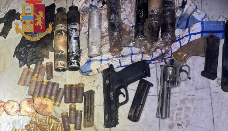 Scampia (NA), sequestrate armi dalla Polizia di Stato
