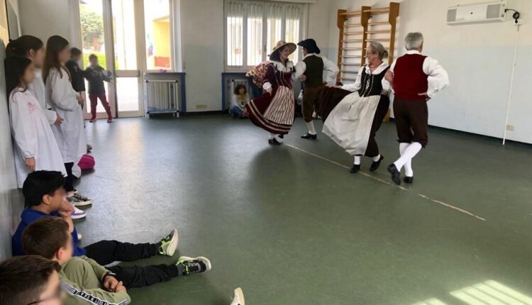 Lucignano: la Maggiolata entra nelle scuole.