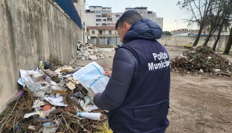 Napoli: operazioni per contrastare il fenomeno dello smaltimento illecito di rifiuti 