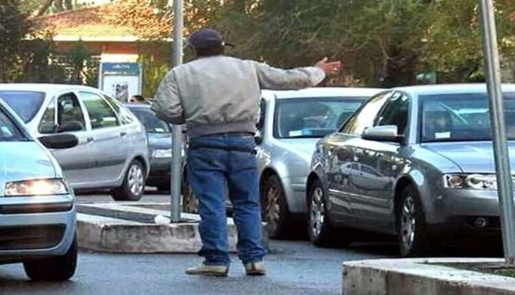 Torino, un parcheggiatore abusivo viene arrestato due volte per estorsione a distanza di dieci giorni.
