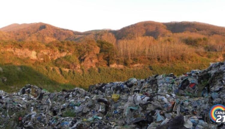Ottaviano, tonnellate di rifiuti sotterrate nei campi agricoli: i carabinieri eseguono 9 misure cautelari.