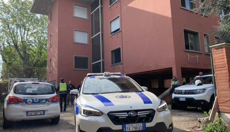 Modena, sgomberata palazzina in via del Murazzo: quattro le denunce
