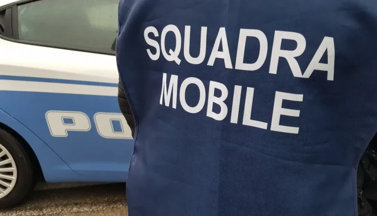 Scampia, trovato in possesso di ingenti quantità di droga: arrestato dalla Squadra Mobile locale.