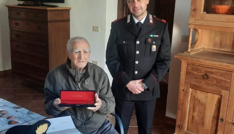 Marsala (TP): I carabinieri festeggiano i 101 anni del vice brigadiere Michele Di Figlia
