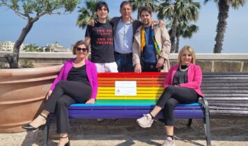 Bari: inaugurata la “panchina dell’amore” sulla muraglia nei pressi del Fortino di Sant’Antonio