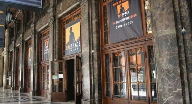 Chiude lo storico cinema Odeon in Via Santa Radegonda: sorgerà un centro commerciale