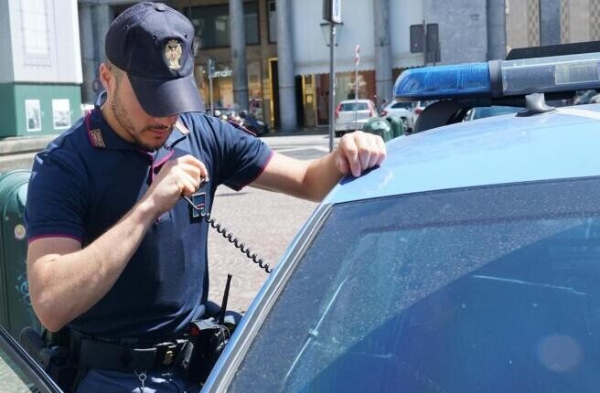 Torino, lo arrestano 2 volte in 48 ore: minaccia i cassieri dei supermercati con uno spazzolino appuntito.
