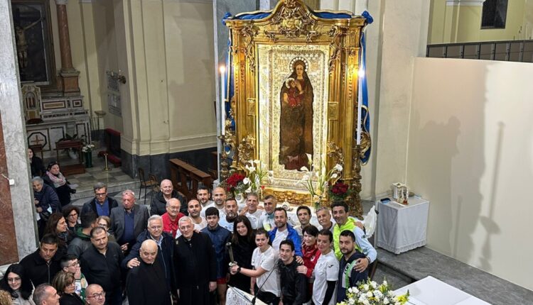 Crotone: Le manifestazioni culturali del Mese Mariano del primo maggio con la tradizionale "Lampadedromia".