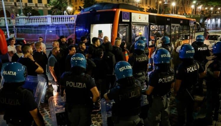 Napoli, la Polizia di Stato esegue 6 arresti ai danni di ultras napoletani per i disordini creati l'11 ottobre in occasioni di Napoli-Ajax