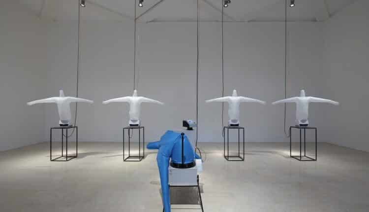 Milano: Apre al pubblico l'installazione di Anna Franceschini All Those Stuffed Shirts alla Triennale