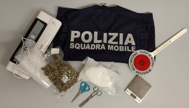 Novara, era già nel mirino degli agenti della Squadra mobile: arrestato per detenzione di più di 600g di stupefacenti.