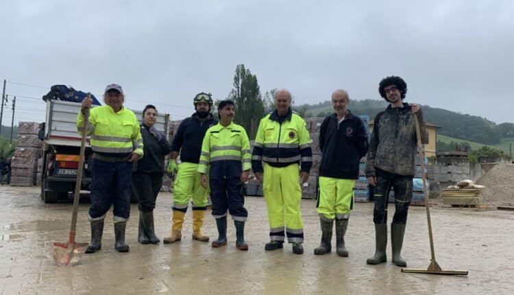 Pesaro abbraccia i cittadini colpiti dall’alluvione: in 230 rispondono alla chiamata del Comune