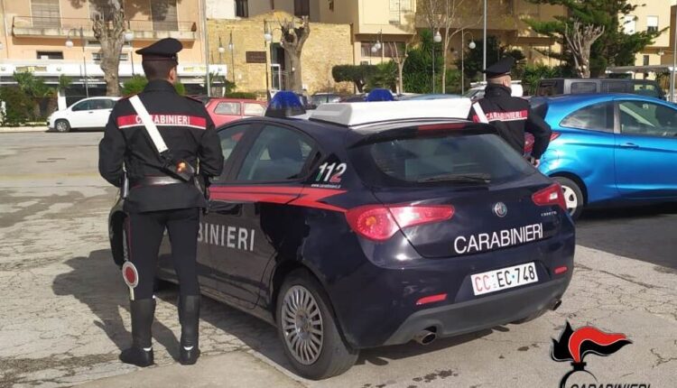 Campobello di Mazara, lascia per pochi secondi l’auto incustodita: un uomo sale a bordo e si dà alla fuga.