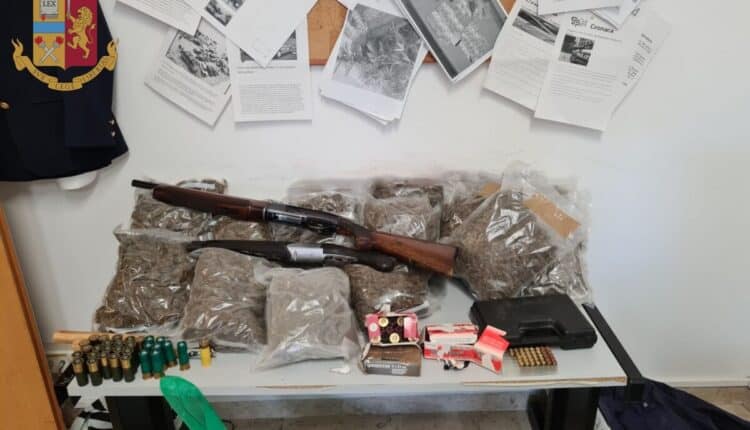 Trapani, 9 kg di droga, 2 fucili e munizioni in casa: arrestato 52enne.