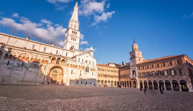 Modena: Il sito Unesco di piazza Grande si prepara all’arrivo dell’estate e dei turisti