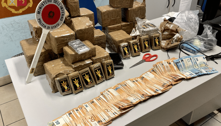 A casa aveva 30 chili di hashish nel ripostiglio: arrestato della Polizia di Stato.