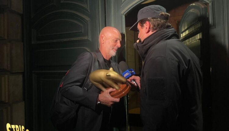 Striscia la Notizia, questa sera la consegna del tapiro a Stefano Pioli dopo l'uscita del Milan dalla Champions: l'unico premio che il mister rossonero vincerà quest'anno