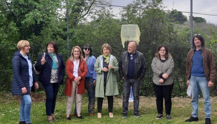 Pesaro, titolato alla Famiglia Mosca il parco sotto le mura di Ginestreto: un gesto di riconoscenza importante per la città.