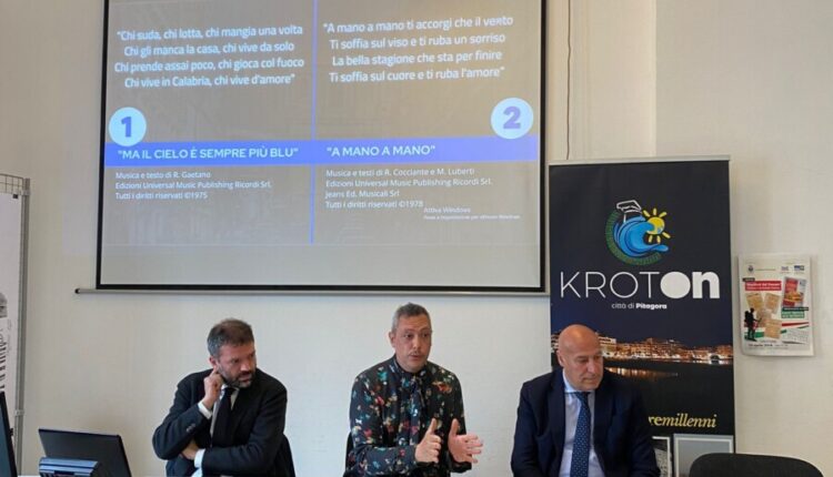 Crotone: Luci d’Autore, la poesia di Rino Gaetano nelle strade cittadine