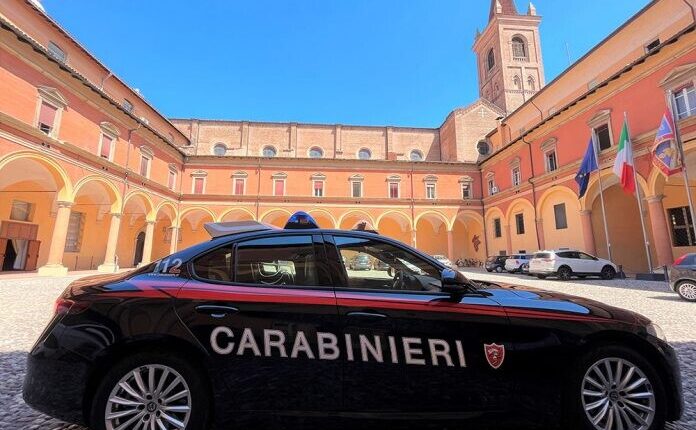 Calderara di Reno, arrestato un cinquantenne albanese per maltrattamenti, violenza e lesioni verso i familiari.