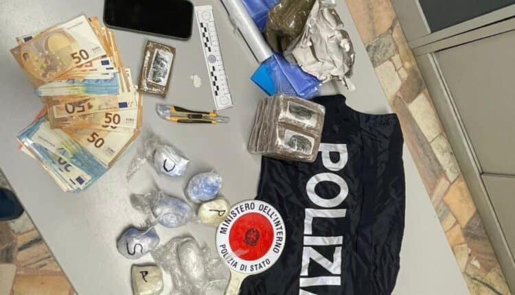Novara, arrestato un marocchino per detenzione e spaccio: trovato con hashish, cocaina, e 8000 euro in contanti.