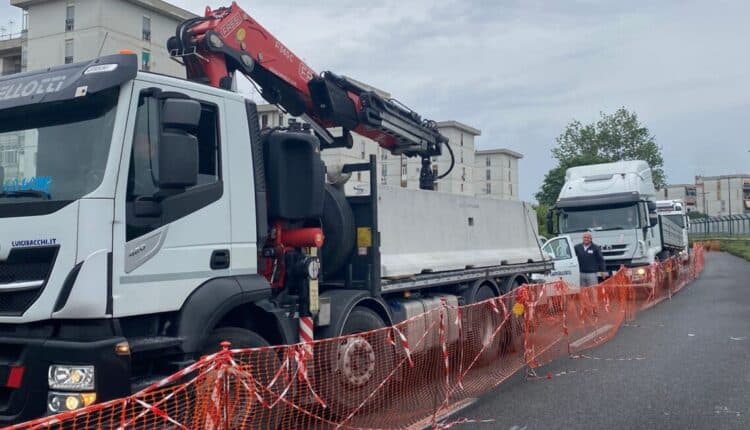 Scampia (NA): finita la divisione in acciaio perimetrale, al via i lavori per i New Jersey