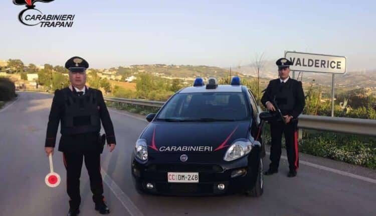 Trapani: ruba un bancomat e preleva 2400 euro. Denunciata colf 62enne