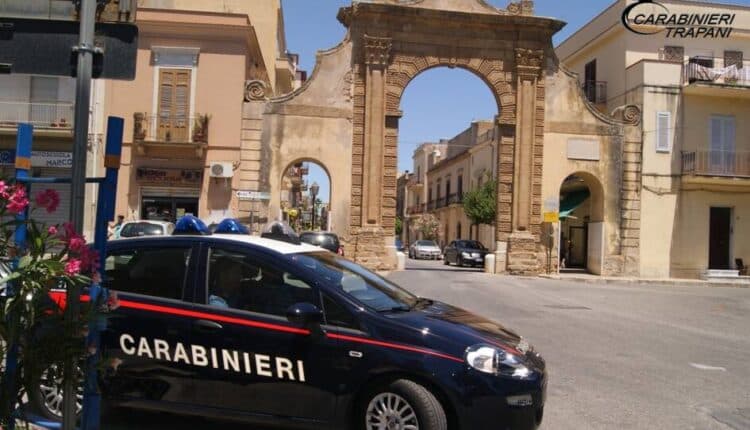 Castelvetrano, maltratta la moglie davanti ai figli: la donna trova il coraggio per denunciarlo.
