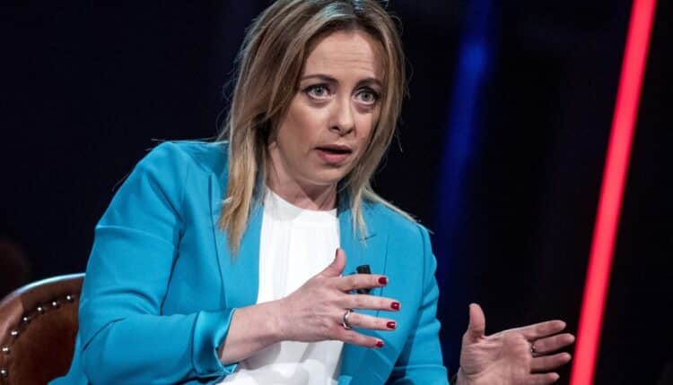Dare all'Italia governi 'stabili': Meloni chiama le opposizioni per martedì