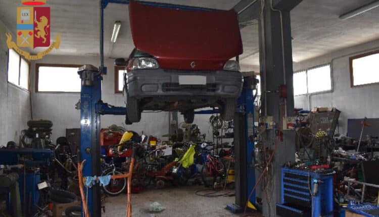 Lecce, imprese di riparazione veicoli non autorizzate: salate le multe da pagare non solo per i responsabili ma anche per chi si è avvalso del servizio.