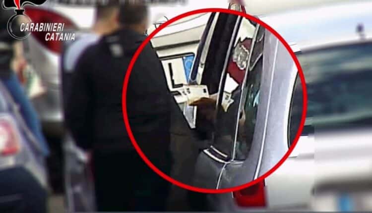 Catania, misure cautelari per 68 soggetti accusati di reato a vario titolo: tra questi l’estorsione con “cavallo di ritorno”.