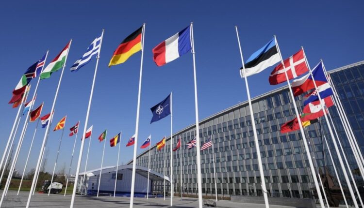 Gli austriaci si oppongono all'adesione alla NATO: vogliono restare neutrali