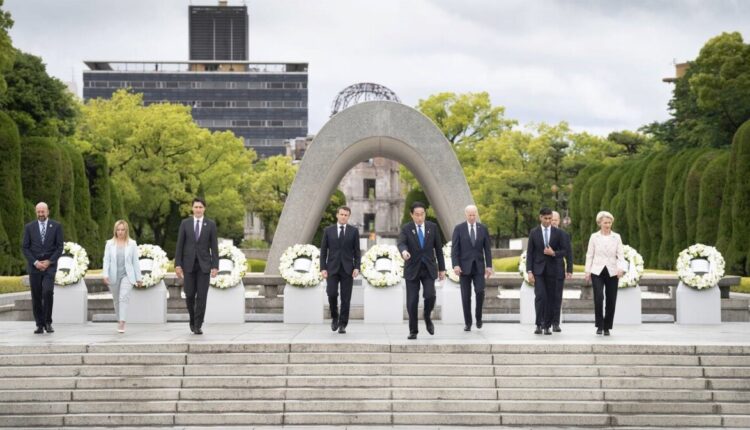 I leader del G7 hanno deposto fiori al Peace Memorial Park di Hiroshima