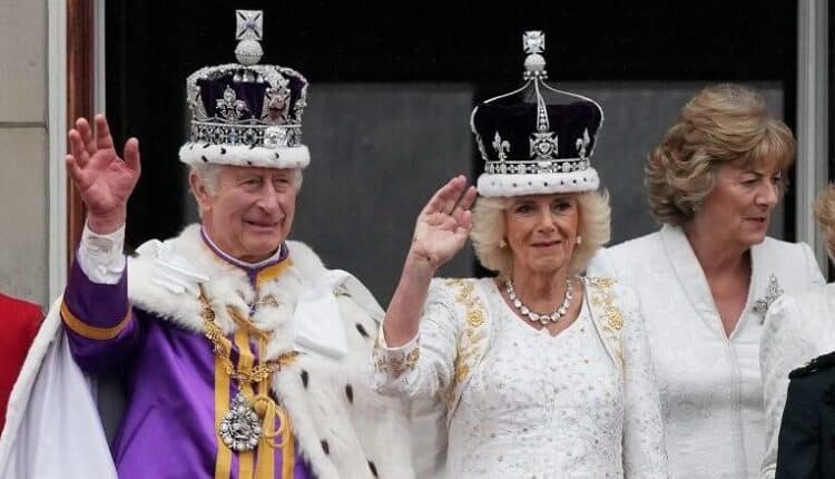 Carlo III, re del Regno Unito di Gran Bretagna e Irlanda del Nord e degli altri quattordici reami del Commonwealth