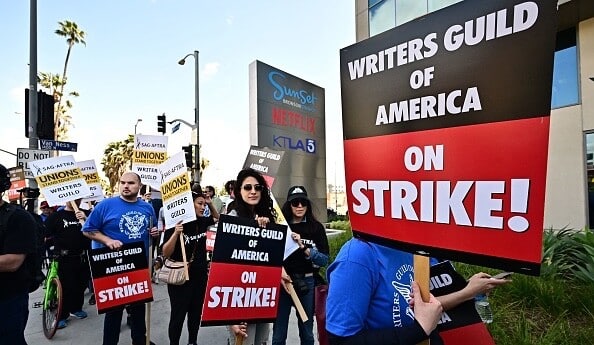 Gli sceneggiatori di Hollywood sono in sciopero