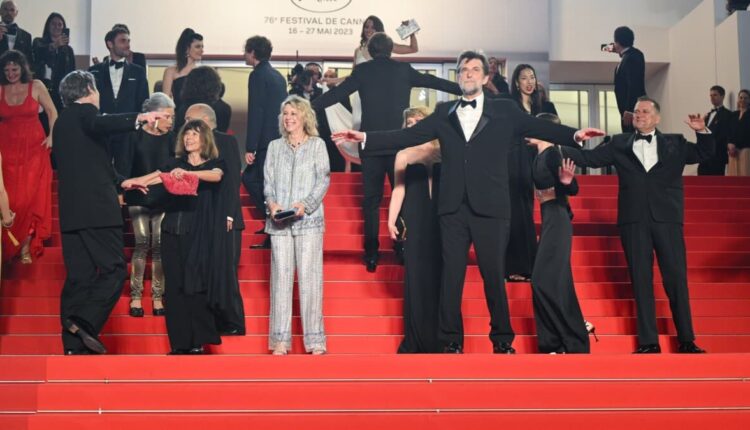 In conferenza stampa si scaglia contro le piattaforme