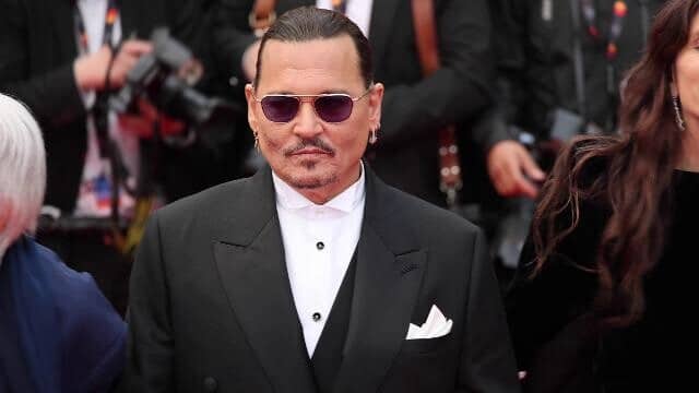 Johnny Depp torna a Cannes da Re – riceve sette minuti di applausi