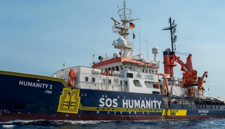 Livorno: attraccata la nave Ong 'Humanity 1', 10 i minori