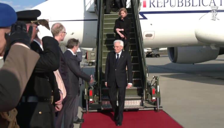 Mattarella vola in Norvegia, oggi l'incontro con Re Harald V