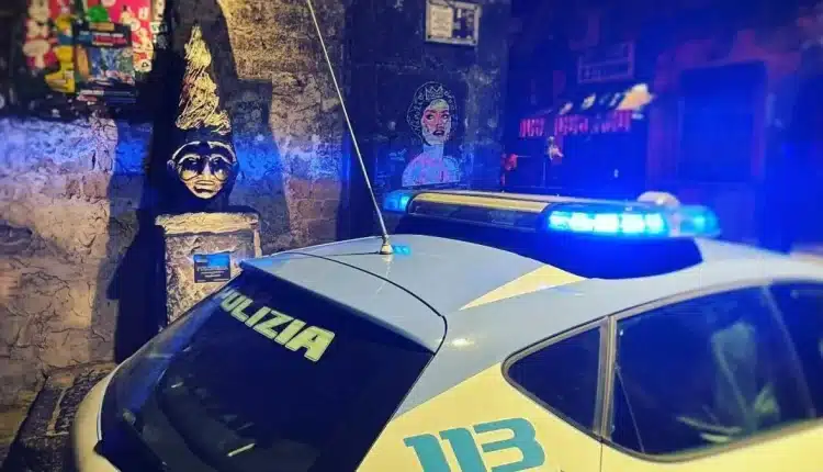 Napoli, chiuso un bar nel centro: somministrava alcolici ai minori.