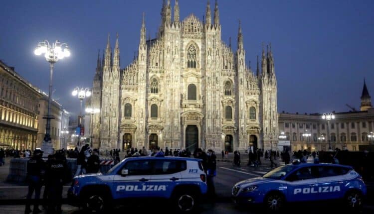 Milano, irregolare e senza fissa dimora: arrestato un borseggiatore algerino di 21 anni.