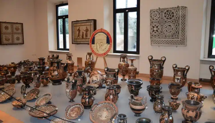 Brindisi: Indagata associazione a delinquere finalizzata alla ricettazione, furto ed esportazione illecita di reperti archeologici e numismatici.