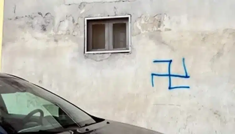 Mesagne, comparse alcune svastiche in città: individuati i presunti autori.